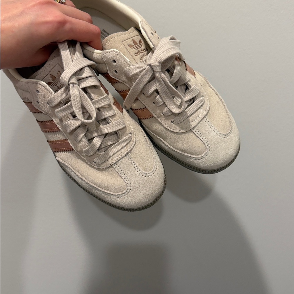 adidas women’s sambas in Cream with Blush Stripes - Picture 6 of 7